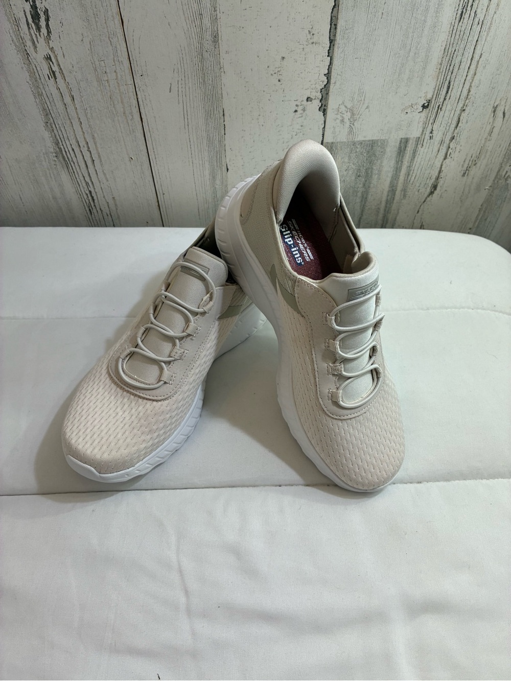 BOBS from Skechers Women's Ivory Slip-On Knit Athletic Sneakers NWOT Sz 7.5 Wide